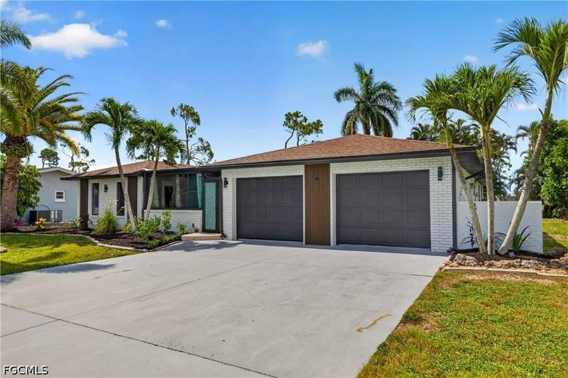 3 bedroom SingleFamilyResidence at 1229 SW 21st Ter, Cape Coral, Cape Coral — photo 2