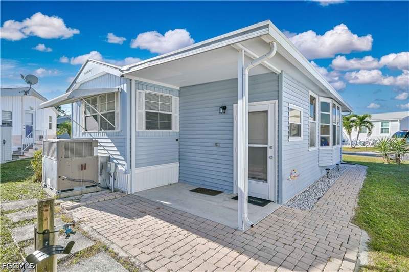 1 bedroom ManufacturedHome at 4751 Liberty Ln W, Riverwoods Plantation, Estero — photo 3