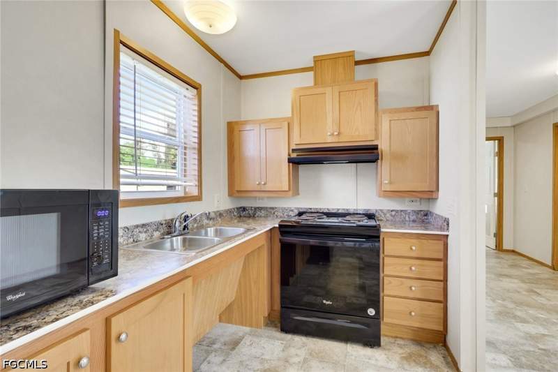 3 bedroom ManufacturedHome at 8111 Breeze Dr, Suncoast Estate, North Fort Myers — photo 5