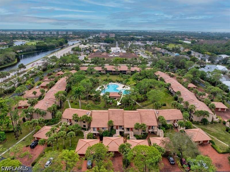 2 bedroom Condominium at 3219 Horse Carriage Way 6, Coach House, Naples — photo 2