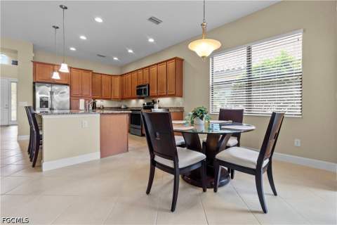 9292 Isla Bella Cir, Bonita Springs FL - photo 11 of 50