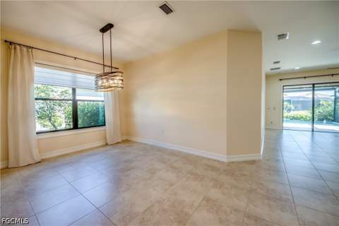 8260 Venetian Pointe Dr, Fort Myers FL - photo 10 of 50