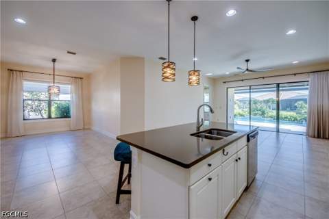 8260 Venetian Pointe Dr, Fort Myers FL - photo 18 of 50
