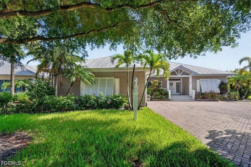 3 bedroom SingleFamilyResidence at 15627 Caloosa Creek Cir, Caloosa Creek, Fort Myers — photo 4