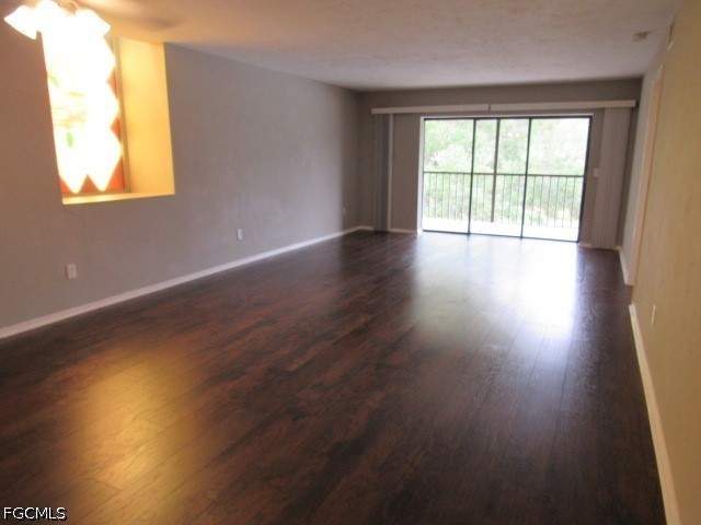 2 bedroom Condominium at 10022 Oxfordshire Ln 201, Forest Village, Fort Myers — photo 4
