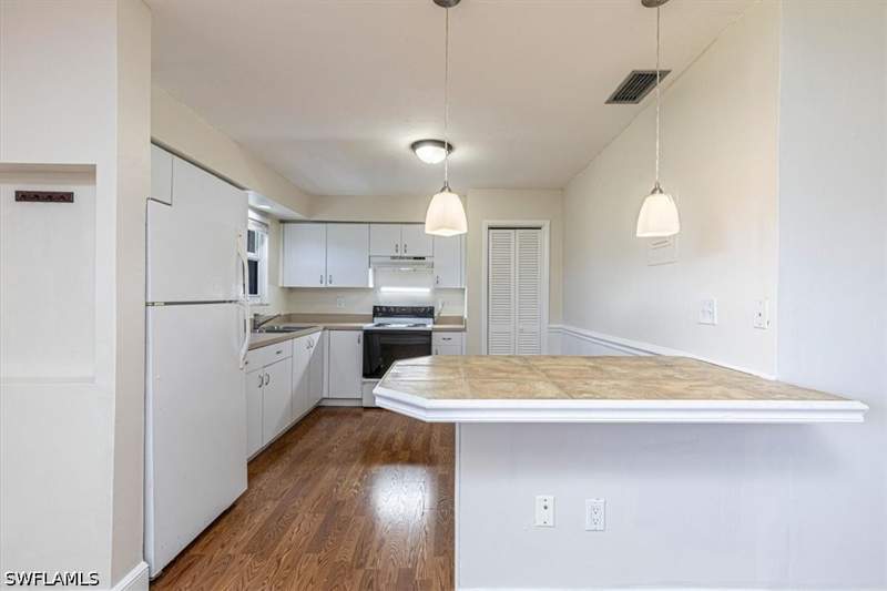 2 bedroom Condominium at 3325 Airport Rd N S5, Poinciana Condo, Naples — photo 5