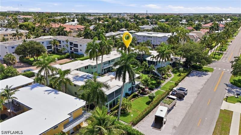 1 bedroom Condominium at 285 8th Ave S 285, Garden Court, Naples — photo 2