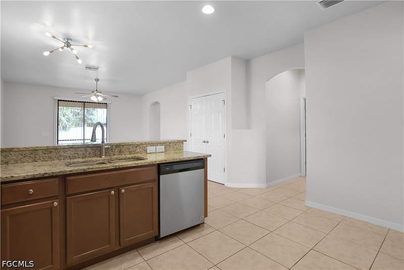 4 bedroom SingleFamilyResidence at 820 SW 9th Ave, Cape Coral, Cape Coral — photo 4