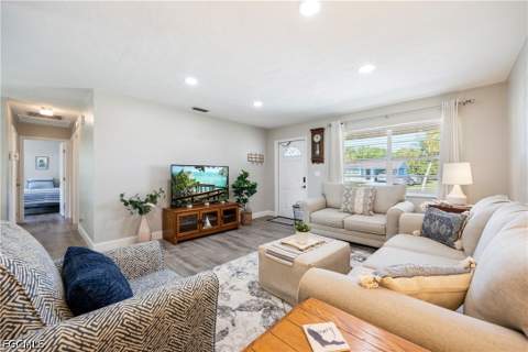 2138 Dominica Ave, Fort Myers FL - photo 8 of 33