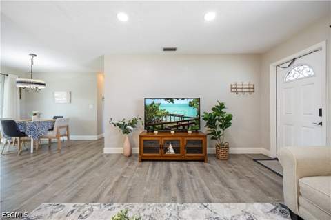 2138 Dominica Ave, Fort Myers FL - photo 9 of 33