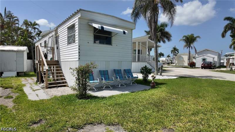 1 bedroom ManufacturedHome at 16970 Fishermans Cv, Capn Macs Mobile Home, Bokeelia — photo 2