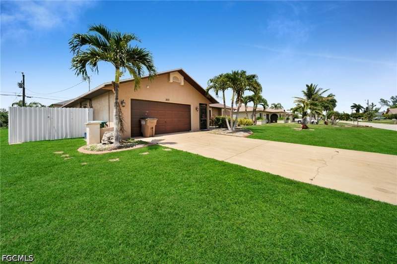 3 bedroom SingleFamilyResidence at 203 SE 16th Ter, Cape Coral, Cape Coral — photo 3
