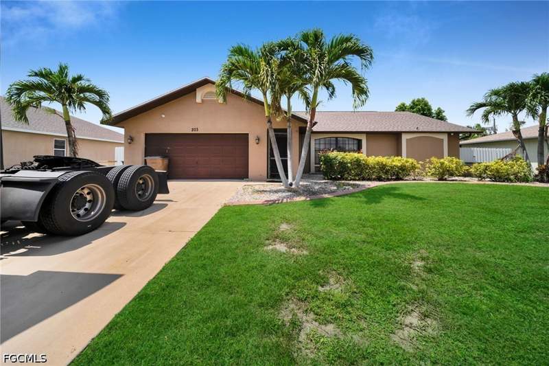 3 bedroom SingleFamilyResidence at 203 SE 16th Ter, Cape Coral, Cape Coral — photo 4