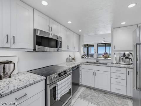 11030 Gulf Shore Dr 503, Naples FL - photo 12 of 20
