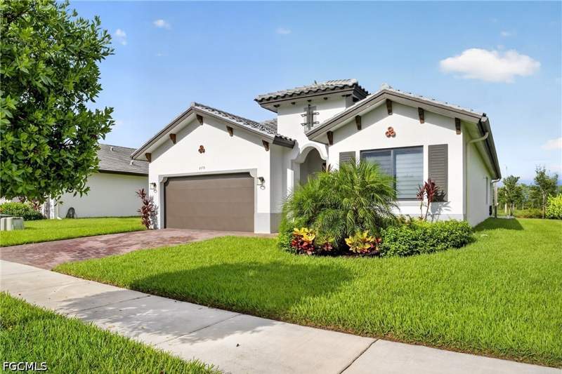 3 bedroom SingleFamilyResidence at 4978 Jovanne St, Maple Ridge, Ave Maria — photo 2