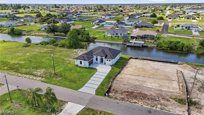 3 bedroom SingleFamilyResidence at 227 NE 15th St, Cape Coral, Cape Coral — photo 3