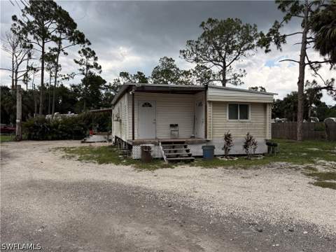 8219 Bartholomew Dr, North Fort Myers FL - photo 11 of 22