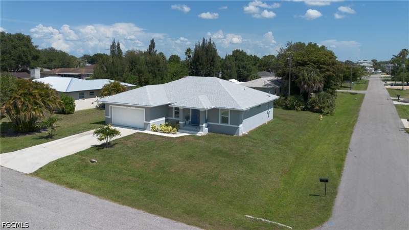 3 bedroom SingleFamilyResidence at 2115 Bahama Ave, Fort Myers Shores, Fort Myers — photo 3