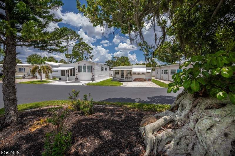 1 bedroom ManufacturedHome at 284 Blue Spring Ter, Fountain View Rv Resort, North Fort Myers — photo 2