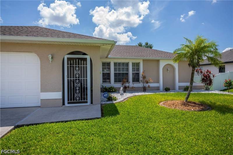 3 bedroom SingleFamilyResidence at 2125 NE 10th Ave, Cape Coral, Cape Coral — photo 4