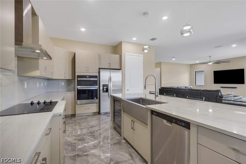 4 bedroom SingleFamilyResidence at 5074 Penella Ave, Maple Ridge, Ave Maria — photo 5
