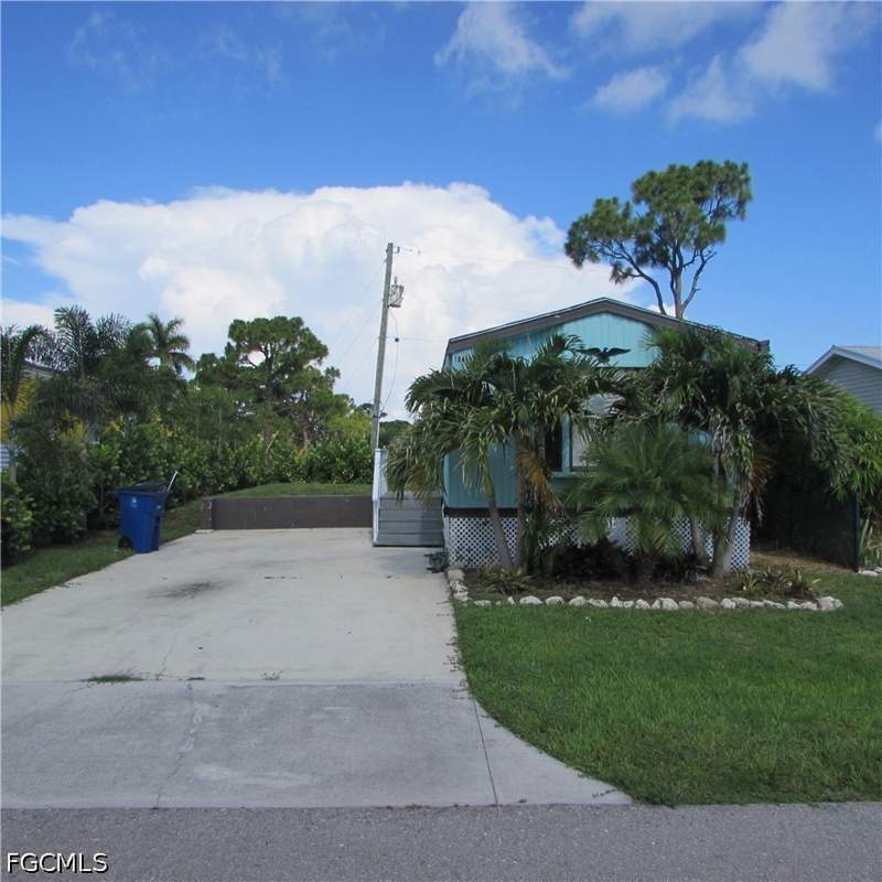 2 bedroom ManufacturedHome at 10419 Trotwood Ave, Pine Island Center, St James City — photo 2