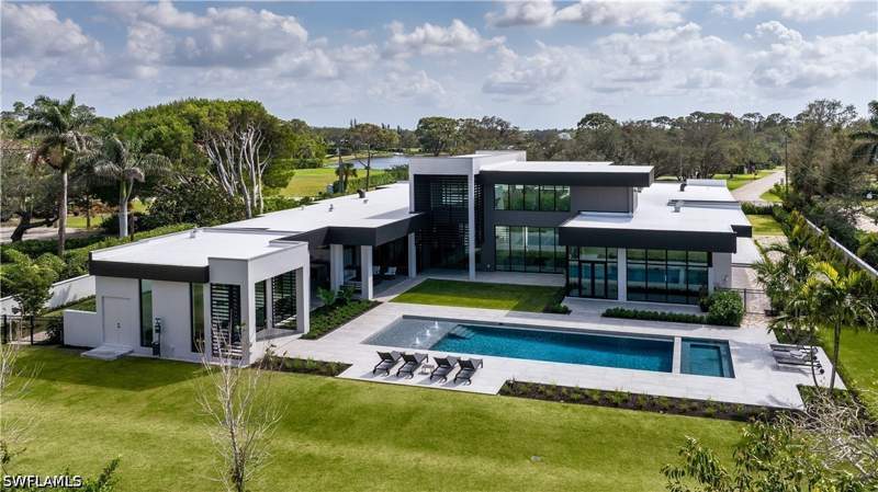 5 bedroom SingleFamilyResidence at 107 Myrtle Rd, Pine Ridge, Naples — photo 4