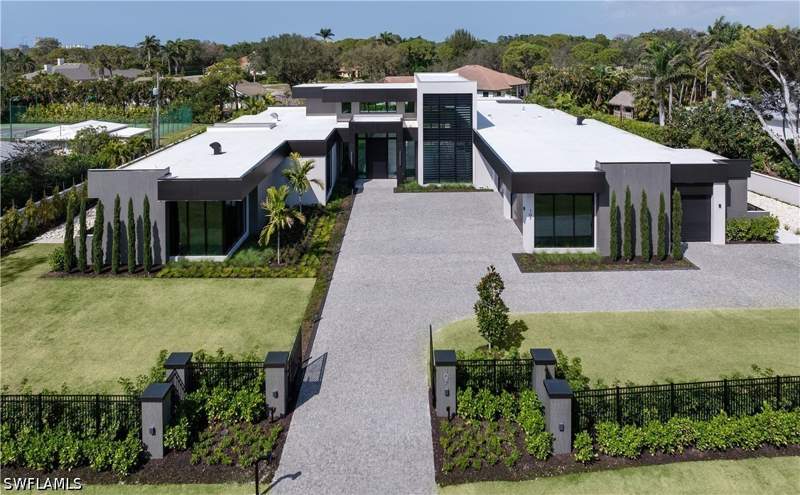 5 bedroom SingleFamilyResidence at 107 Myrtle Rd, Pine Ridge, Naples — photo 5