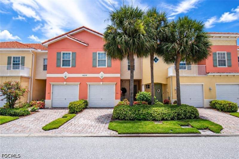 3 bedroom Townhouse at 16010 Via Solera Cir 104, Sail Harbour, Fort Myers — photo 2