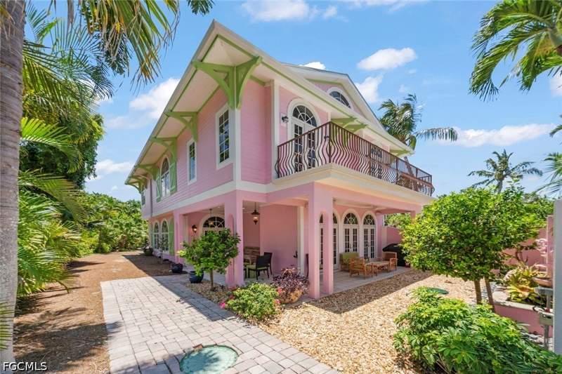 4 bedroom SingleFamilyResidence at 16785 Captiva Dr, Captiva Landings, Captiva — photo 2