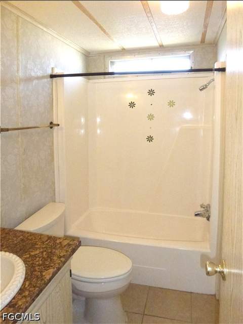 2820 Breezewood Dr, North Fort Myers FL - photo 16 of 31