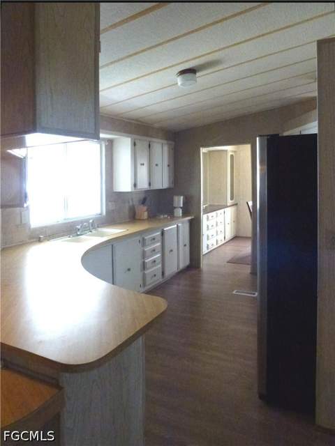 2820 Breezewood Dr, North Fort Myers FL - photo 9 of 31