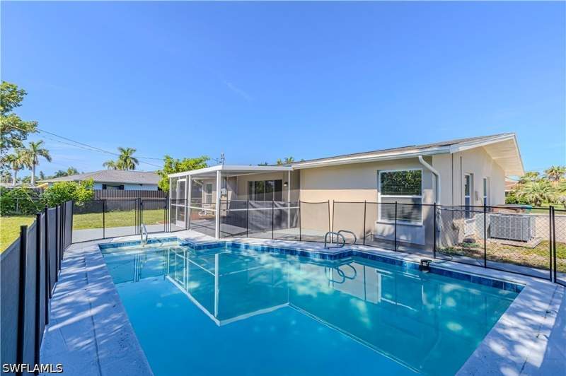 4 bedroom SingleFamilyResidence at 4009 SE 9th Ct, Cape Coral, Cape Coral — photo 2