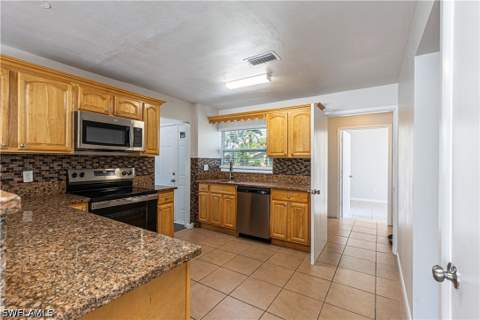 4009 SE 9th Ct, Cape Coral FL - photo 7 of 26