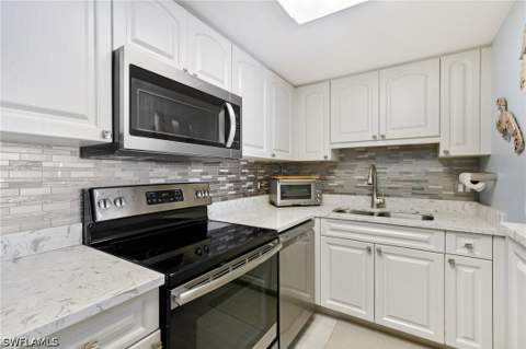 180 Seaview Ct 911, Marco Island FL - photo 10 of 37