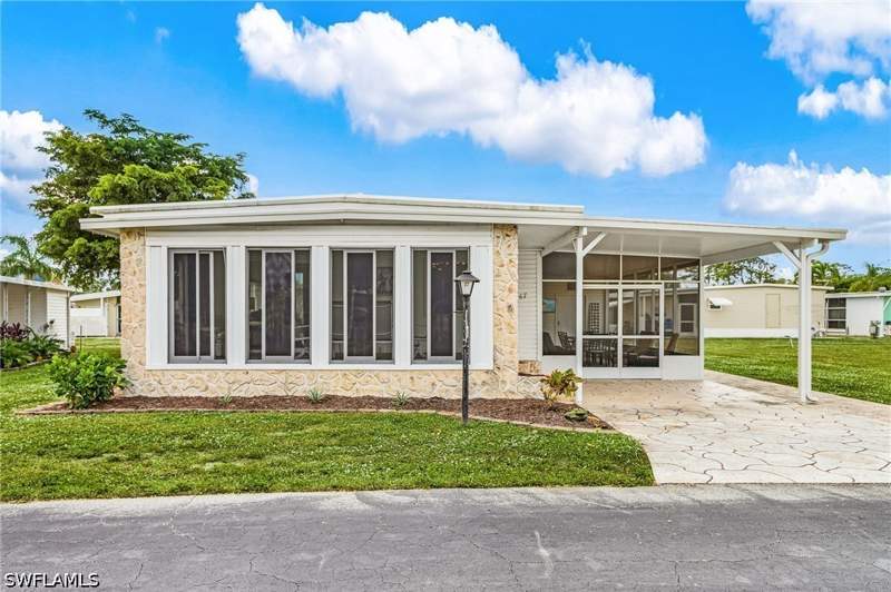 2 bedroom ManufacturedHome at 67 Sturbridge Ln, Coachlight Manor Mobile Home, Fort Myers — photo 3