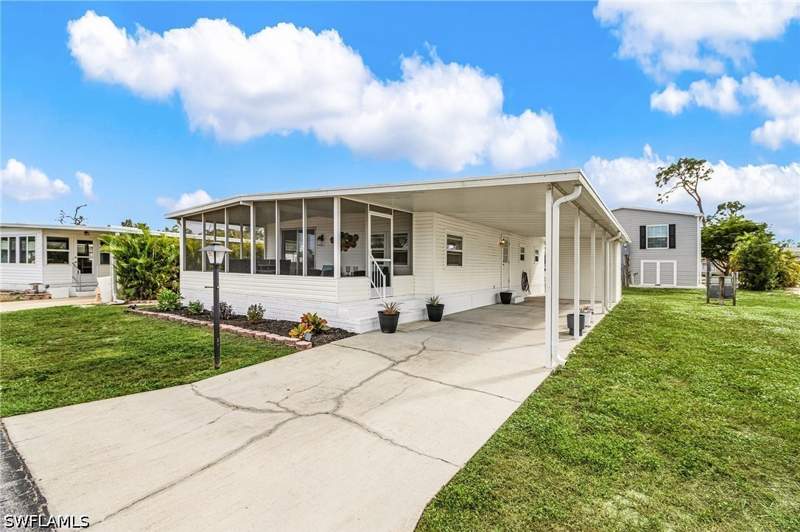 2 bedroom ManufacturedHome at 64 Sturbridge Ln, Coachlight Manor Mobile Home, Fort Myers — photo 4