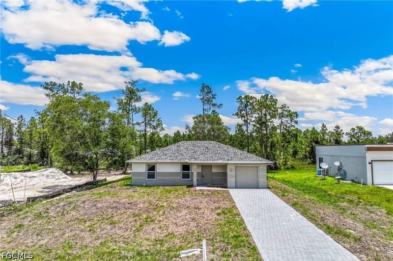 3 bedroom SingleFamilyResidence at 134 Greenbriar Blvd, Greenbriar, Lehigh Acres — photo 2