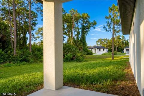 429 Gray Ave S, Lehigh Acres FL - photo 7 of 32