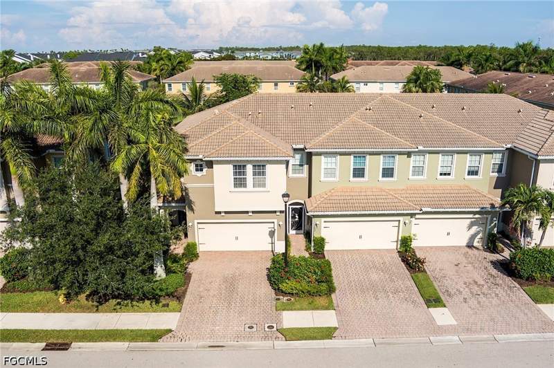 3 bedroom Townhouse at 4084 Wilmont Pl, Lindsford, Fort Myers — photo 2