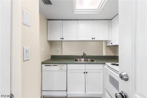 5837 Queen Elizabeth Way 3, Fort Myers FL - photo 6 of 37