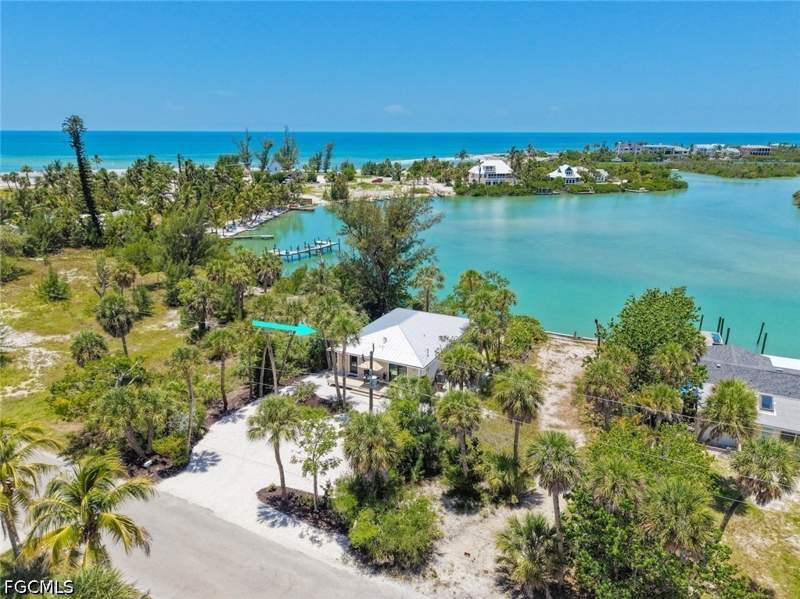 2 bedroom SingleFamilyResidence at 2539 Coconut Dr, Del Sega, Sanibel — photo 3