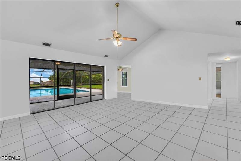4 bedroom SingleFamilyResidence at 534 SE 32nd Ter, Cape Coral, Cape Coral — photo 4