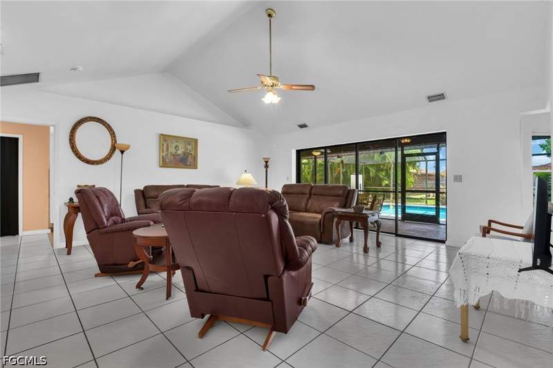 4 bedroom SingleFamilyResidence at 534 SE 32nd Ter, Cape Coral, Cape Coral — photo 5