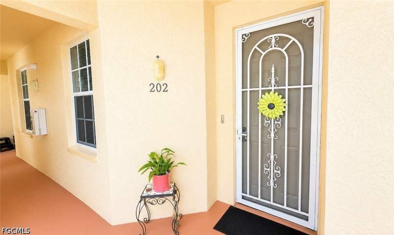 2 bedroom Condominium at 1133 Van Loon Commons Cir 202, Van Loon Commons, Cape Coral — photo 3