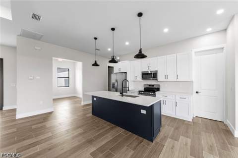 3804 Hyde Park Dr, Fort Myers FL - photo 10 of 37