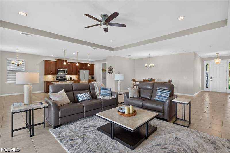 4 bedroom SingleFamilyResidence at 3000 Sunset Pointe Cir, Sunset Pointe, Cape Coral — photo 4