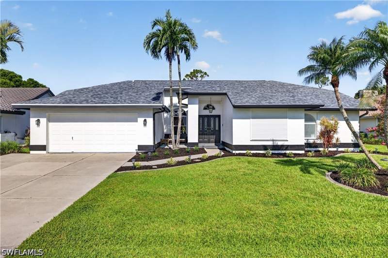 4 bedroom SingleFamilyResidence at 14926 Mahoe Ct, McGregor Pines, Fort Myers — photo 2