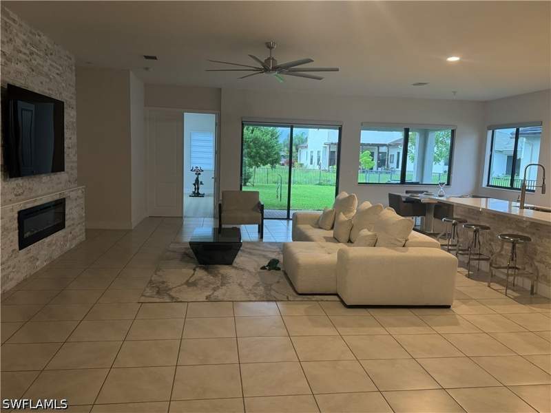 5 bedroom SingleFamilyResidence at 4847 Frattina St, Maple Ridge, Ave Maria — photo 2