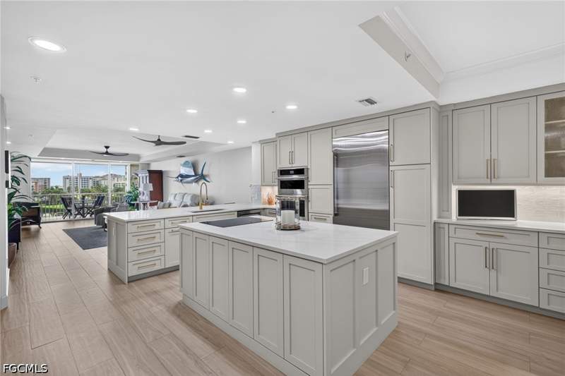 2 bedroom Condominium at 15210 Portside Dr 402, Harbour Isle Yacht And Racquet Club Condo, Fort Myers — photo 2
